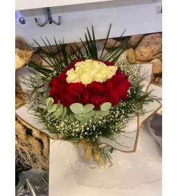 kırmızı beyaz gül buketi